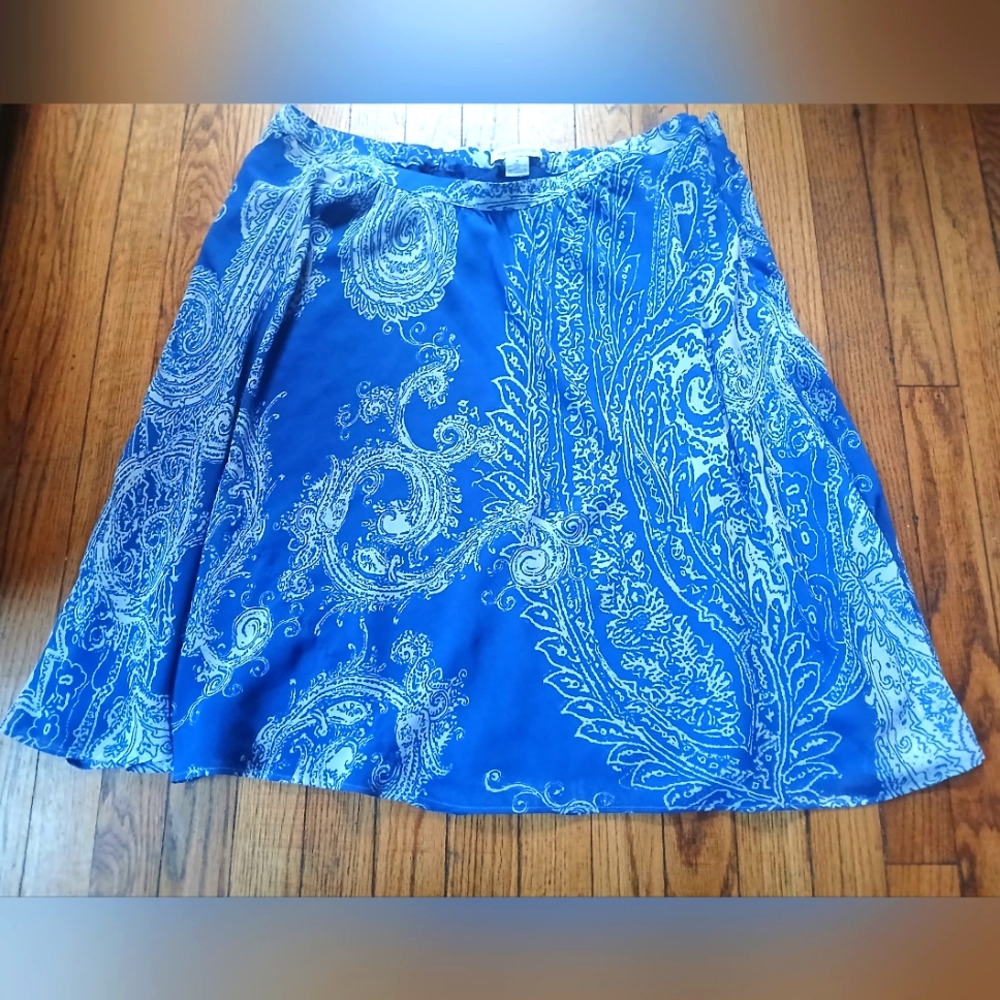 Liz Claiborne - Women's Blue/White Lightweight Midi Casual Skirt. Size 18